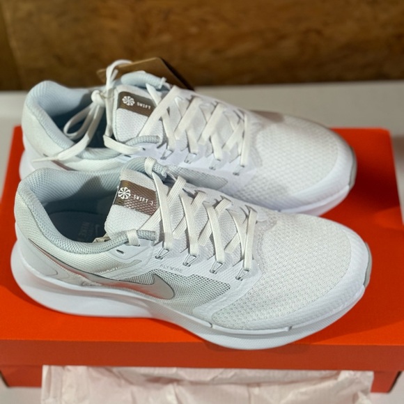 Nike Run Swift 3 Women’s Size 8 - Picture 3 of 5